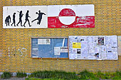 Affiches sur un mur d'école - Maniitsoq - Groenland