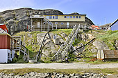 Maison sur les hauteurs rocheuses - Maniitsoq - Groenland