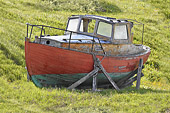 Bateau devant l'entrée du musée des vieilles embarcations - Sisimiut - Groenland