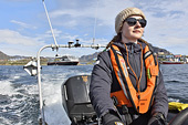Notre pilote de zodiac nous conduit au large pour les expériences scientifiques - Groenland