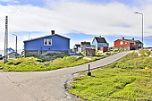 Vue sur la ville avec ses maisons colorées - Qeqertarsuaq - Groenland