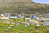 Vue sur la ville avec ses maisons colorées - Qeqertarsuaq - Groenland