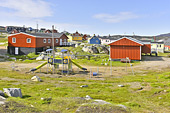 Vue sur la ville avec ses maisons colorées - Qeqertarsuaq - Groenland