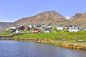 Vue panoramique sur la ville avec ses maisons colorées - Qeqertarsuaq - Groenland
