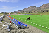 Le stade de football avec sa pelouse artificielle - Qeqertarsuaq - Groenland