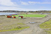 Le stade de football avec sa pelouse artificielle - Qeqertarsuaq - Groenland