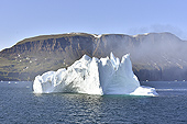 Navigation dans le brouillard entre les icebergs - Baie de Disko - Groenland