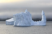 Navigation dans le brouillard entre les icebergs. Même les icebergs ont un sexe - Baie de Disko - Groenland