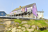 Maison colorée sur les hauteurs - Uummannaq - Groenland 