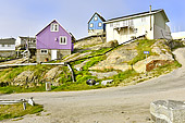 Maisons colorées sur les hauteurs - Uummannaq - Groenland 