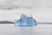 Navigation au milieu des icebergs dans le détroit de Sullorsuaq (Vaigat) - Groenland