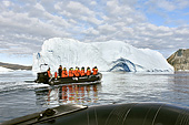 Direction les icebergs à bord des zodiacs - Fjord Uummannaq - Groenland
