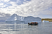 Direction les icebergs à bord des zodiacs - Fjord Uummannaq - Groenland
