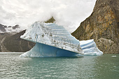 Depuis les zodiacs nous regardons les rives et les icebergs dérivant - Fjord d'Evighed - Groenland