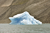 Depuis les zodiacs nous regardons les rives et les icebergs dérivant - Fjord d'Evighed - Groenland