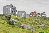 Mélange d'immeubles modernes et d'anciennes maisons typiques - Nuuk - Groenland