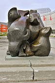 Sculpture de phoques en train de jouer "Amisut" par Naja Rosing-Asvid - Nuuk - Groenland