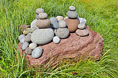 "Cairns" ou Montjoies posés sur une pierre - Igaliku - Groenland
