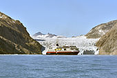 Le navire MS Maud devant le glacier Kangerluk - Passage du Prince Christian (Prins Christian Sund) - Groenland