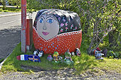 "Huldufólk" - Personnages de légendes au coin d'une rue - Village de "Faskrudsfjordur" - Islande