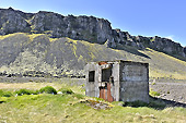 Restes des ruines de l'hôpital français de "Faskrudsfjordur" à "Hafnarnes" - Islande