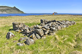 Restes des ruines de l'hôpital français de "Faskrudsfjordur" à "Hafnarnes" - Islande