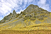 En route par la N1 pour parcourir la dizaine de fjord entouré de montagnes spectaculaires - Islande