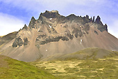 En route par la N1 pour parcourir la dizaine de fjord entouré de montagnes spectaculaires - Islande