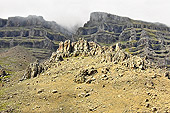 En route par la N1 pour parcourir la dizaine de fjord entouré de montagnes spectaculaires - Islande