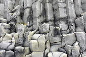 Détail des orgues basaltiques sur la plage de sable noir de "Reynisfjara" - Islande