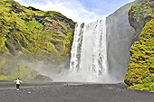 Chute de "Skógafoss" (62 m de haut, 25 m de large) - Islande