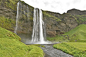 Chute d'eau de "Seljalandsfoss" - Islande