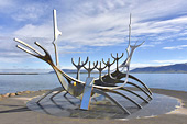 Sculpture "Le voyageur du Soleil", en islandais: "Sólfar", réalisée en 1990 par "Jón Gunnar Árnason" - Reykjavik - Islande