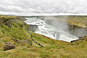 Chute d'eau de "Gullfoss", en français "Chutes dorées", double chute haute de 32 mètres - Islande