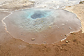 Site géothermique de "Geysir" - Source d'eau chaude avec bouillonnement et vapeur - Islande