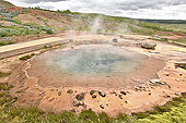 Site géothermique de "Geysir" - Source d'eau chaude avec bouillonnement et vapeur - Islande