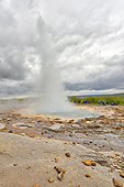 Site géothermique de "Geysir" - Éruption du petit geyser "Strokkur" (3/3) - Islande