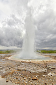 Site géothermique de "Geysir" - Éruption du petit geyser "Strokkur" (3/3) - Islande