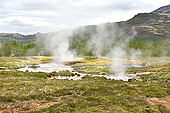 Site géothermique de "Geysir" - Sources d'eau chaude avec bouillonnement et vapeur - Islande