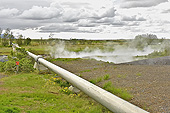 "Deildartunguhver" est une source d'eau chaude captée et envoyée par aqueduc pour le chauffage urbain géothermique - Islande