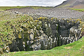 Péninsule de "Snæfellsnes" - Gouffre, affaissement dans la lave - Falaises de "Lóndrangar" - Islande