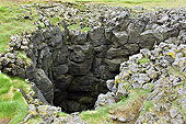 Péninsule de "Snæfellsnes" - Gouffre, affaissement dans la lave - Falaises de "Lóndrangar" - Islande