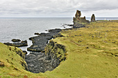 Péninsule de "Snæfellsnes" - Falaises de "Lóndrangar" - Château rocheux de 75 et 61 mètres de hauteur - Islande