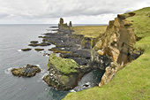 Péninsule de "Snæfellsnes" - Falaises de "Lóndrangar" - Château rocheux de 75 et 61 mètres de hauteur - Islande