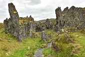 En route à travers les champs de lave vers la plage de "Djúpalónssandur" - Islande