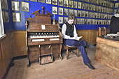 Ferme / Musée de Glaumbær - Bureau / Chambre d'amis (1879) avec les portraits des personnalités de "Skagafjörõur" - Islande