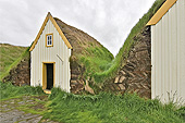 Ferme / Musée de "Glaumbær" à "Skagafjörõur", construite en tourbe, herbe et bois - Islande
