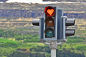 Feu rouge de signalisation typique en forme de coeur - Akureyri - Islande