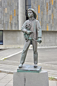 Sculpture d'un jeune marin près du port - Akureyri - Islande