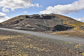 En route vers la chute d'eau de "Dettifoss" - Passage devant un pseudo volcan - Islande